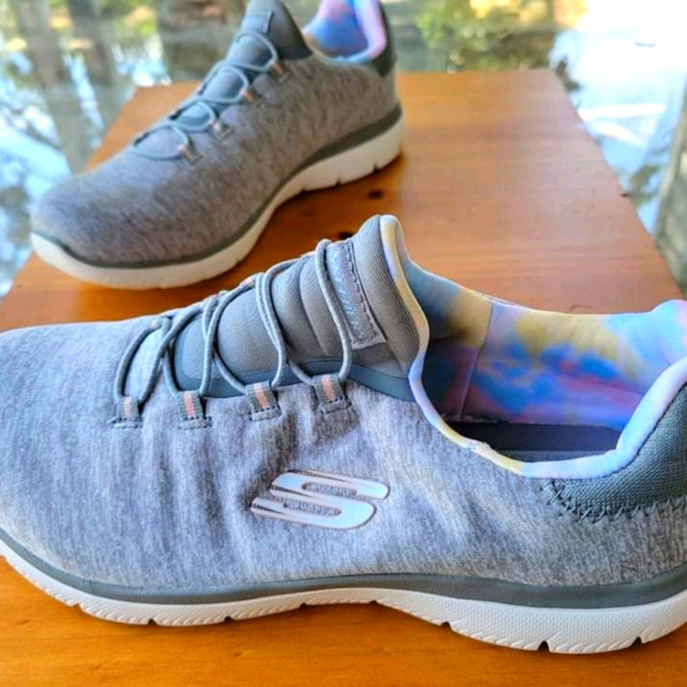 Women's Walking Shoes